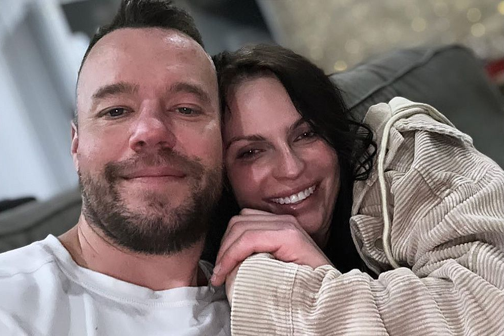 Former ‘Love Is Blind’ Couple Danielle Ruhl and Nick Thompson Reunite in Snuggly Snap